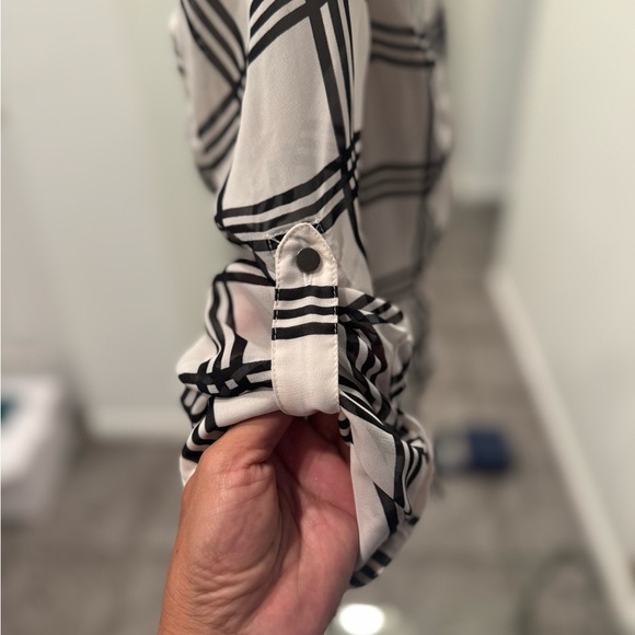 Bebe Women's Blouse white, black Short Sleeve Button Down Collar XS Sheer like - Picture 4 of 6